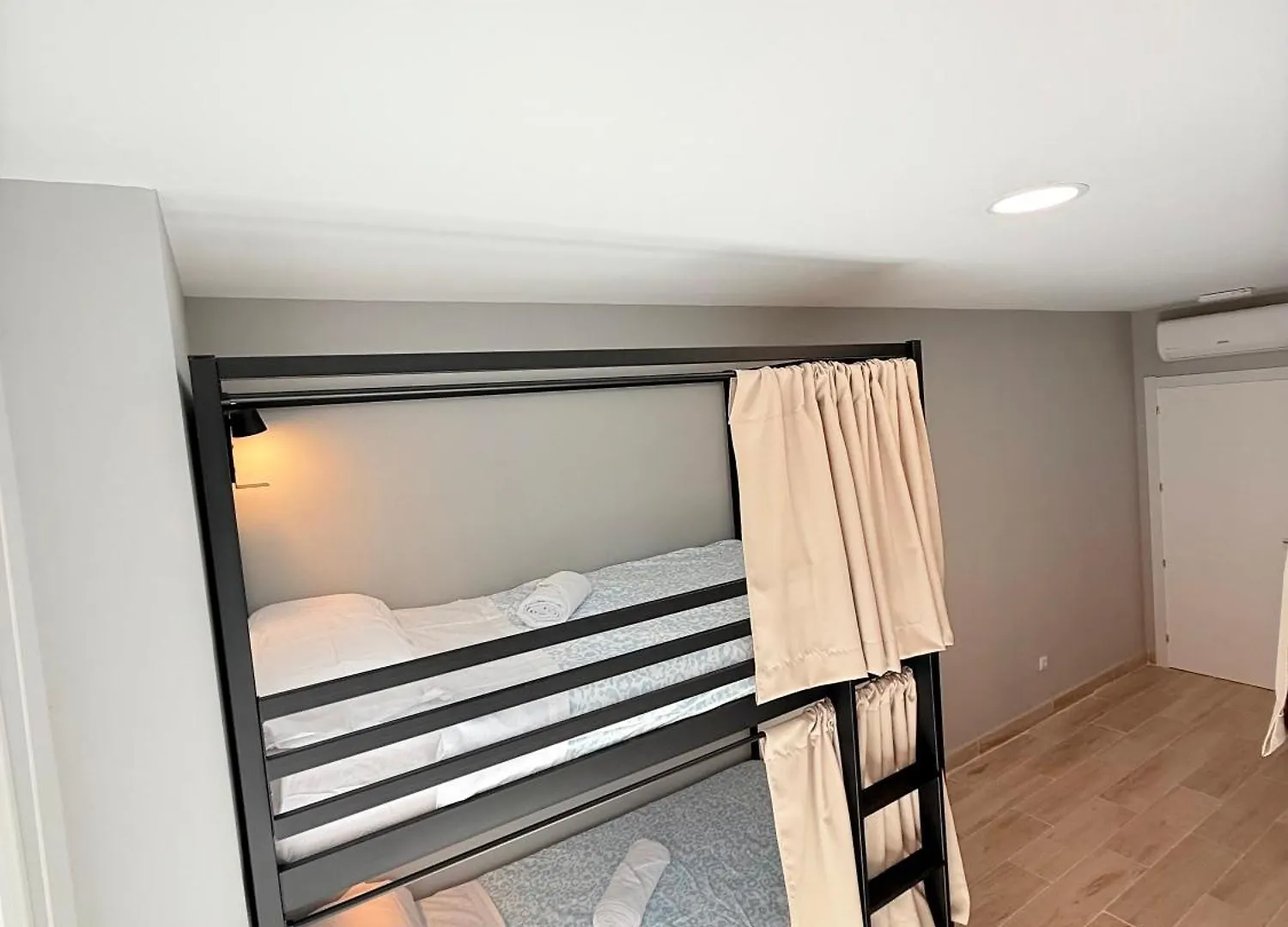 Hostel Vam Torrejon  Torrejon de Ardoz